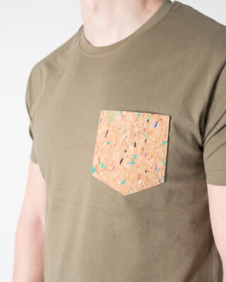 Camiseta Básica Bolsillo Corcho Verde Militar