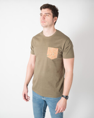 Camiseta Básica Bolsillo Corcho Verde Militar